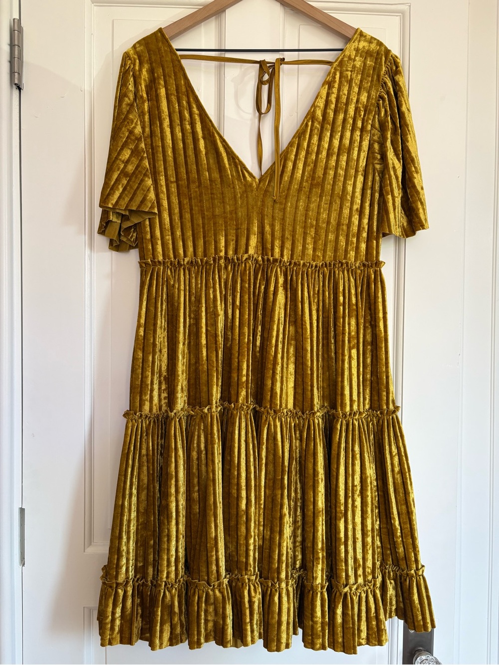 NWT New York & Co. Gold Velvet Tiered Pleated Dress Flutter Sleeve Boho L